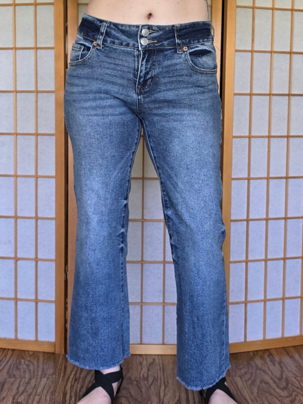 S.O.N.G. Mid-Rise Cropped Bootcut Jeans EUC - Junior's Size 5/27